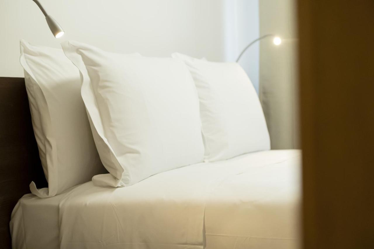 Yugogo Pellico 8 Centro Aparthotel *